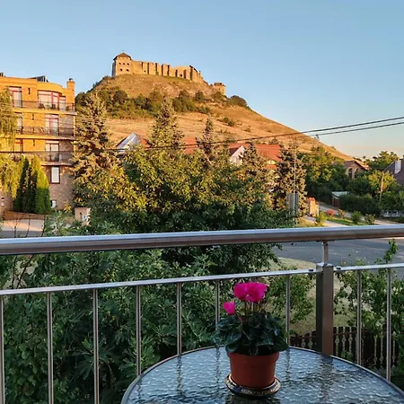 Apartahotel Vár-lak *