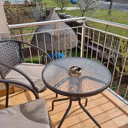 Apartahotel Vár-lak *