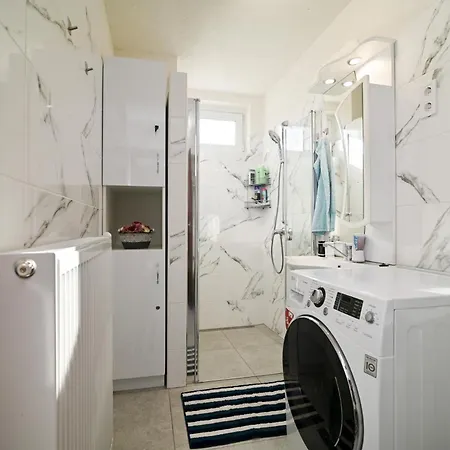 Vár-lak Apartahotel *